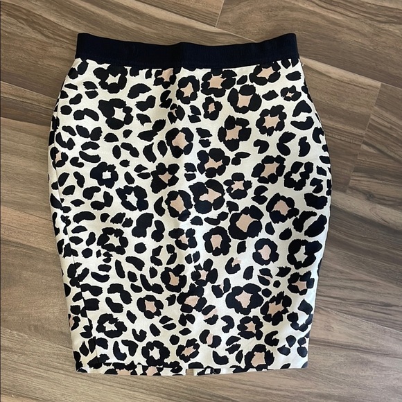EUC Ann Taylor Animal Print Pencil Skirt: Cocktail - Picture 1 of 8